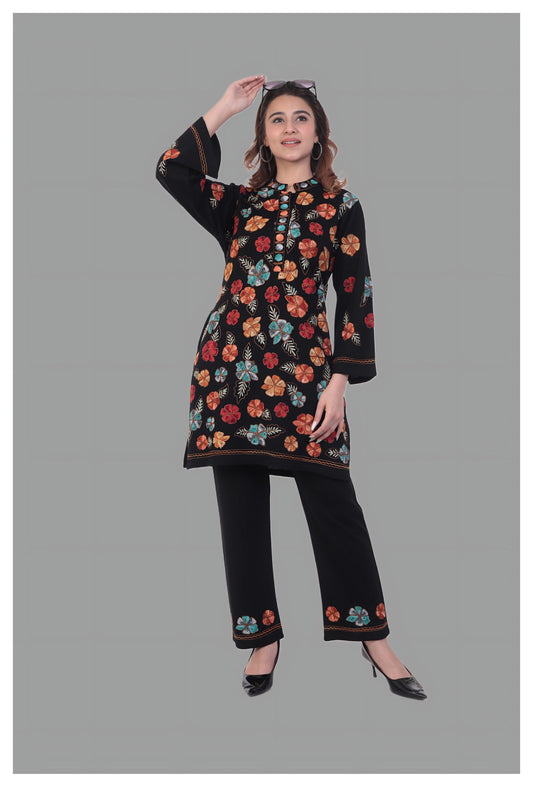 Elegant Black Floral Embroidered Kurta Set